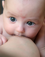 Вскармливание грудного ребенка материнским молоком